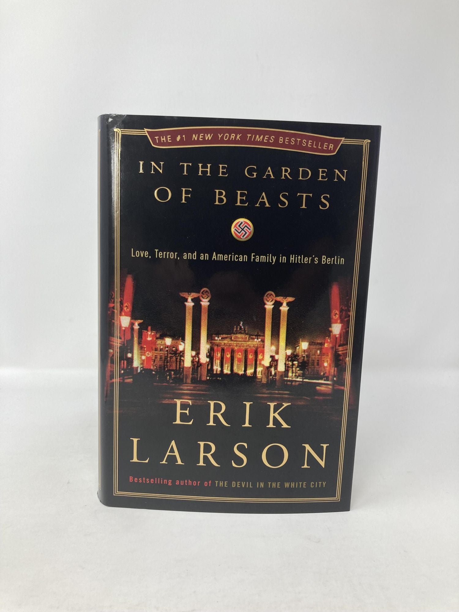 Terror,　Garden　Love,　Beasts:　Eric　Larson　In　Family　First　Hitler's　American　an　the　Berlin　of　and　in　Edition