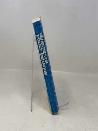 Varieties of Police Behavior: The Management of Law and Order in Eight Communities, With a New Preface by the Author (Joint Center for Urban Studies Publicati)
