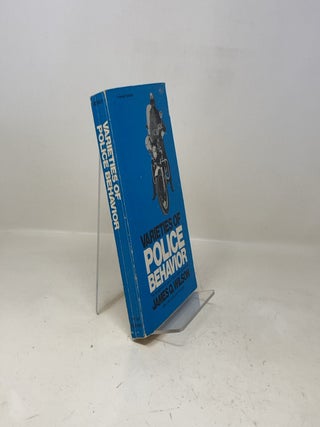 Varieties of Police Behavior: The Management of Law and Order in Eight Communities, With a New Preface by the Author (Joint Center for Urban Studies Publicati)