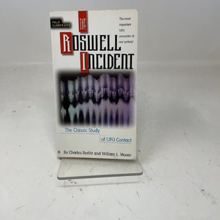 Item #359017 The Roswell Incident. Charles Berlitz