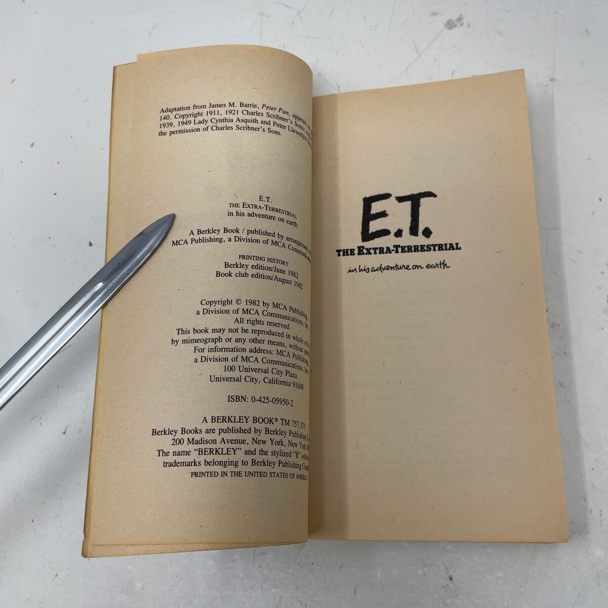 E.T.: The Extra-Terrestrial in his adventure on earth | William