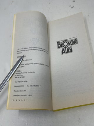 Becoming Alien (Ben Bova Presents: Saga of Tom Red-Clay, Bk. 1)