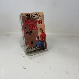 Becoming Alien (Ben Bova Presents: Saga of Tom Red-Clay, Bk. 1)