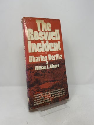 Item #412085 The Roswell Incident. Charles Berlitz, William L. Moore