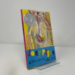 Item #413625 Joey Pigza Swallowed the Key. Jean Little