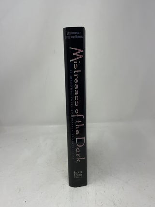 Mistresses of the Dark: 25 Macabre Tales By Master Storytellers
