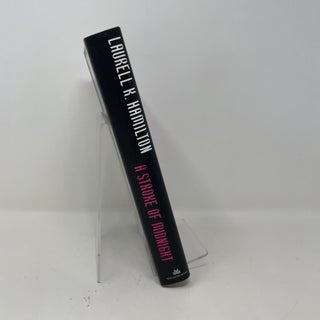 A Stroke of Midnight (Meredith Gentry, Book 4)