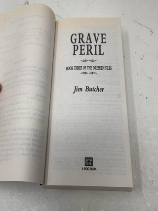Grave Peril (The Dresden Files, Book 3)