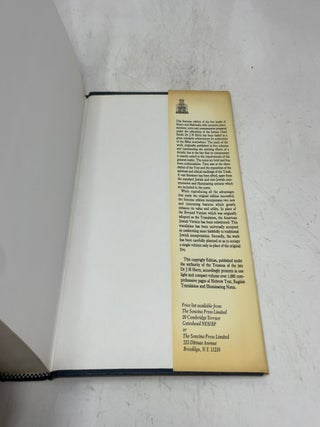 The Pentateuch and Haftorahs: Hebrew Text English Translation and Commentary (English and Hebrew Edition)