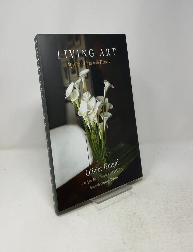Item #557673 Living Art: Style Your Home With Flowers. Olivier Giugni.